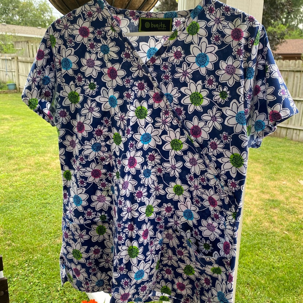 Small scrub top